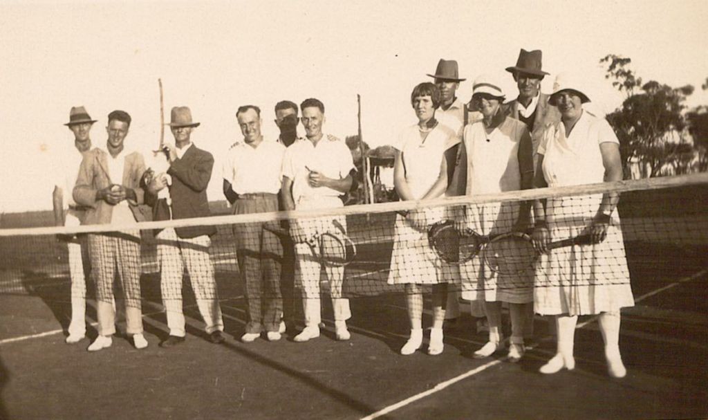 Jack Short (2nd from left, Ralph Short (with pipe), Kathleen Palmer nee Rumble (lady 3rd from right), Doris Olman (Lady 2nd from right), Alex Rumble (Gentleman 2nd from right), Bob Olman (Gentleman on the right. 